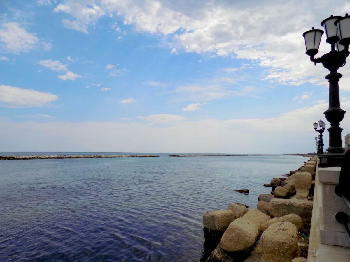 Grazioso appartamento a due passi dal lungomare Bari Esterno foto